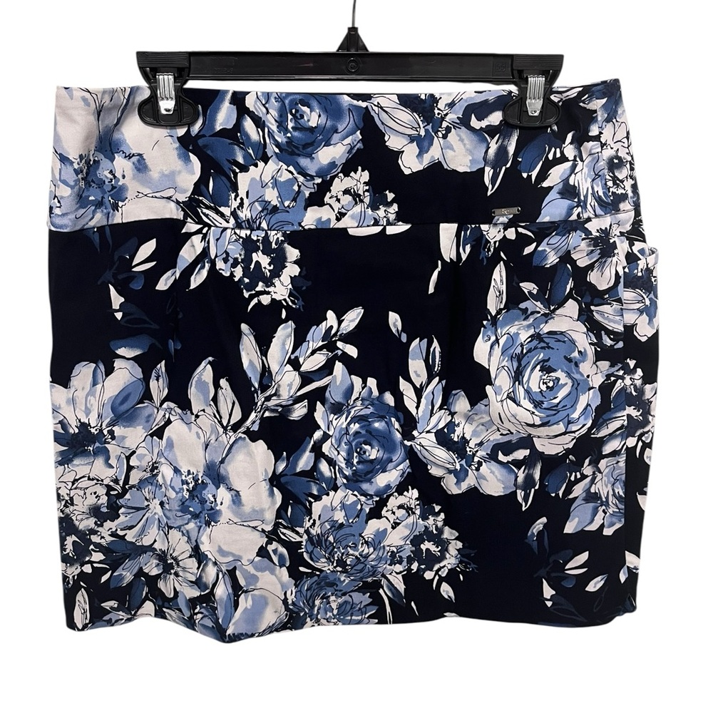 S.C. & Co. Floral Blue and White Women's Skort. NWOT - Picture 2 of 5